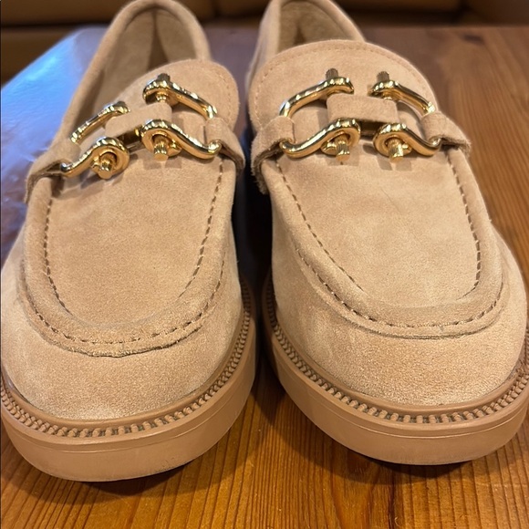 Steve Madden Tan suede loafer Flats with Timeless Design - Picture 4 of 10